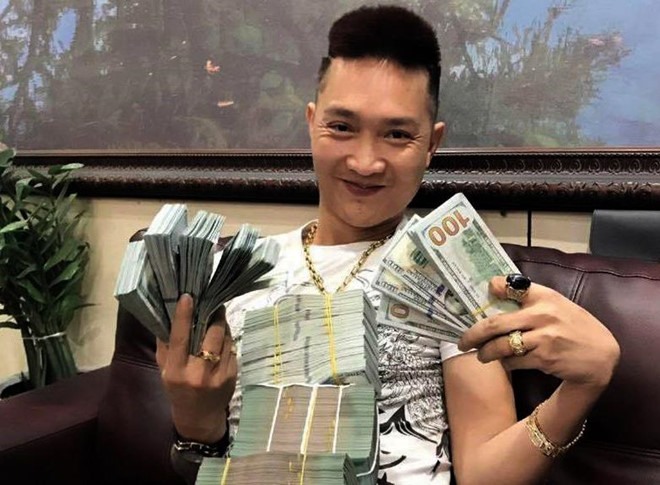 Loạt meme thầy Huấn Hoa Hồng 9.5 điểm hài hước mạng xã hội