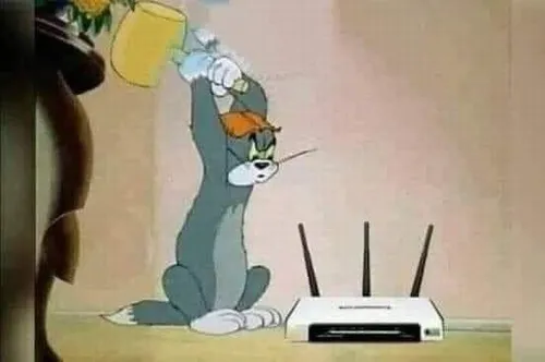 Meme mèo Tom chọn sắc thái mắt tô điểm pha né đòn chớp