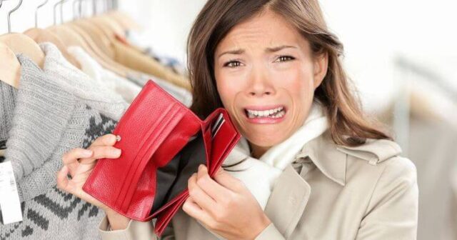 Túi rỗng nhưng vẫn cười vì meme