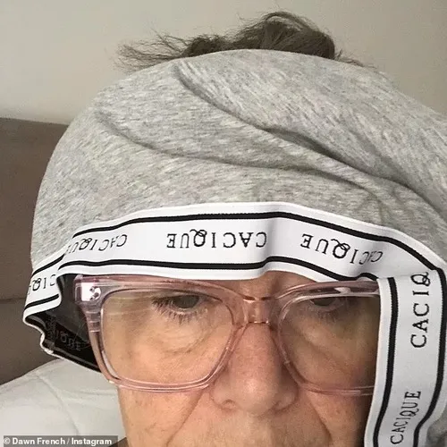 Hình troll chiếc quần trùm đầu giữa khoảnh khắc tự thú sai lầm