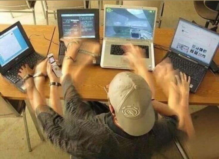 Kho Ảnh Meme Chạy Deadline: Liều Thuốc Tinh Thần Cho Dân Bị Dí Deadline