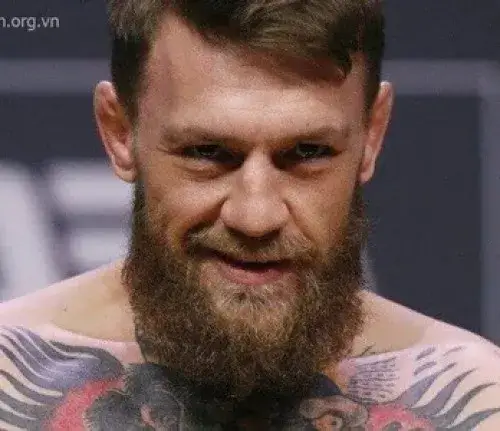 Meme tinh quái cười nham hiểm với sắc thái phóng đại