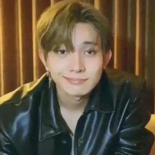 Khoảnh khắc hé môi cười ranh trong tình huống úp mở gây cười