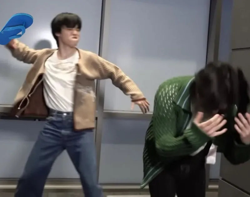 Bộ sưu tập Meme Ném Dép nóng cọc cằn nhất: Từ dễ thương đến kinh hoàng!