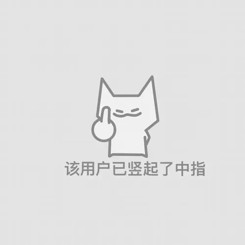 Mèo bất cần giơ chân siêu chuẩn cho pha cà khịa mạnh