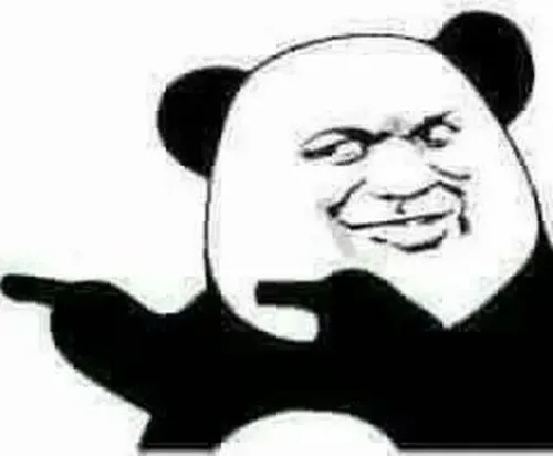 Ảnh chế gấu trúc sợ hãi nép sát vào góc bàn.