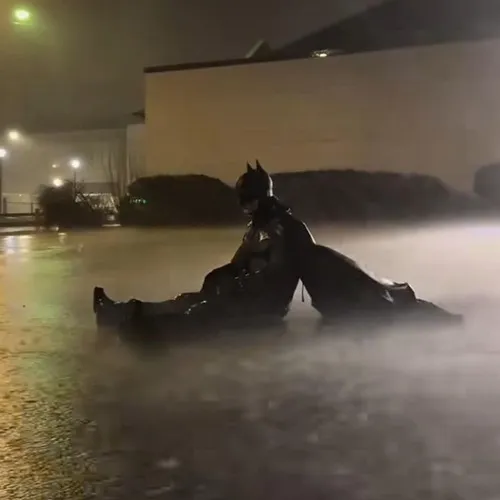 Hình troll Người dơi bật trí tuệ chiến thuật đầy chuẩn xác