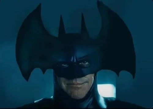 Meme Batman đứng trên mái nhà với ánh nhìn sắc lạnh
