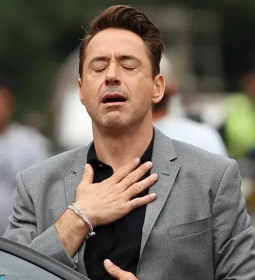 Khi cảm xúc dâng quá nhanh thì meme xúc động giúp nói thay trái tim