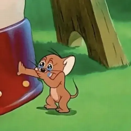 Ảnh meme vui chuột thổn thức ánh mắt long lanh đậm chất hoạt hình