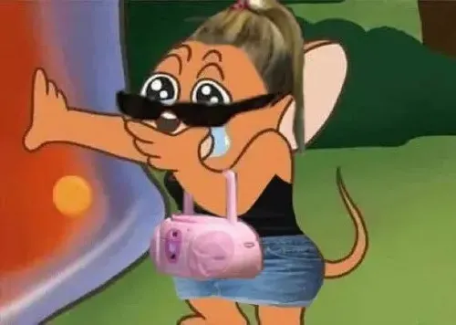 Meme chế chuột tủi thân che mặt nhẹ đầy vụng về