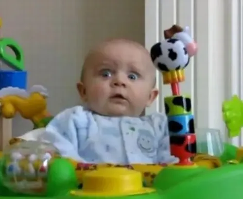 Hình meme hài phản ứng ngạc nhiên mở tròn mắt