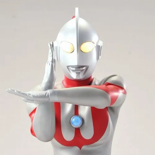 Color Timer xanh đỏ tạo điểm nhấn khác lạ trong các tình huống hài ẩn ý