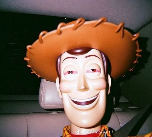 Hình meme hài hình vẽ động nêu chi tiết phóng đại gây cười