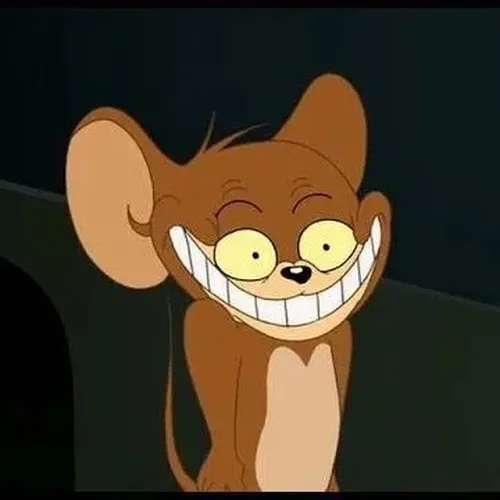 Khi cần pha trò nhẹ, meme chuột cười nham hiểm là lựa chọn dễ kéo mood cả nhóm