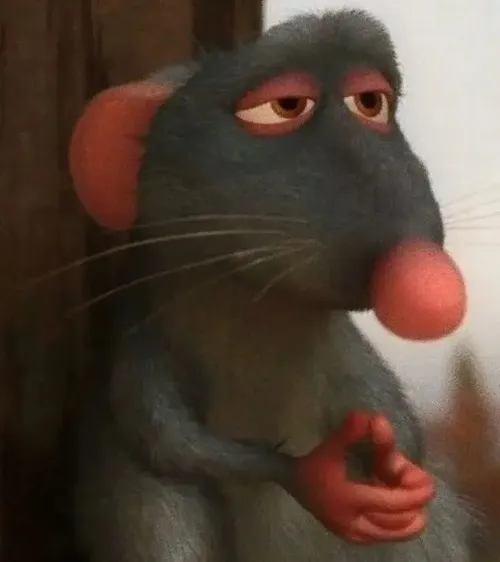 Ảnh chuột hoảng hốt bật đứng với dáng lom khom giật thót tim.