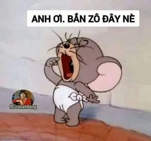 Ảnh chuột khinh bỉ nhếch môi nhìn sang bên rất sắc.