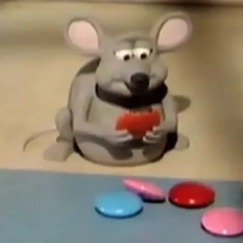 Meme chuột nhếch môi đầy ngầu khoe nét lanh lẹ bướng bỉnh.