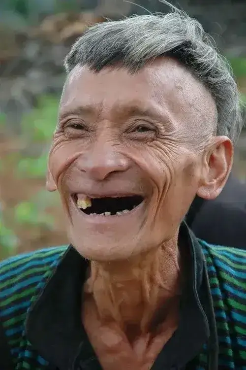 Ảnh chế biểu cảm bật cười sún răng lan tỏa tinh thần phấn khởi