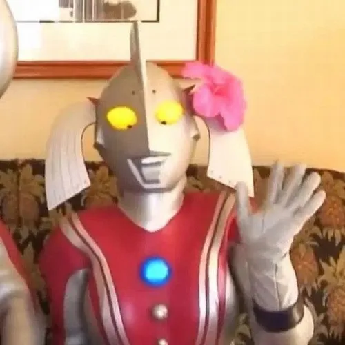 Ảnh vui Ultraman tăng hiệu ứng sáng chói trên mắt cầu vàng