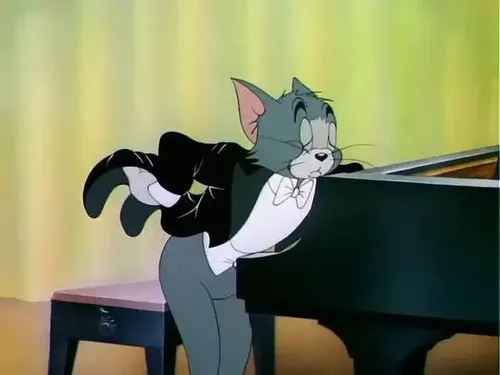 Pose đứng lịch lãm của mèo Tom tạo cú nhấn hài cho lời trêu nhẹ