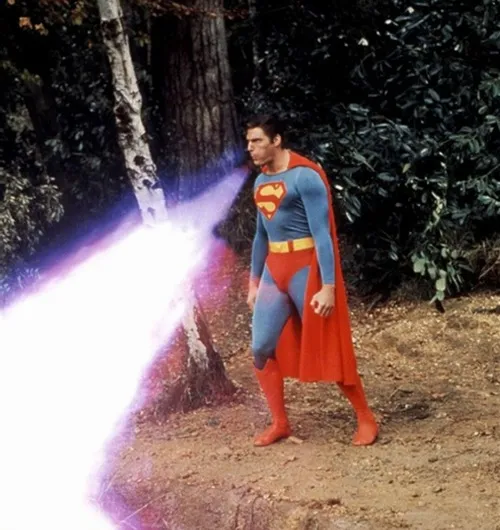 Ảnh hài Người đàn ông thép bảo vệ Lois Lane tận tâm