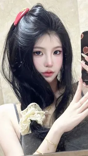 Ảnh chụp hot girl đang múa dưới ánh trăng rằm với những dải lụa mềm mại bay bổng tạo nên một không gian huyền ảo và vẻ đẹp thoát tục như một giấc mơ thần tiên giữa đời thực vô cùng đẹp.