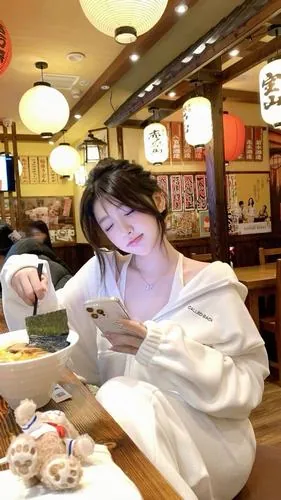 Mỹ nữ mạng xã hội diện trang phục tập gym bó sát khoe trọn ba vòng hoàn hảo cùng làn da trắng không tì vết mang lại vẻ đẹp khỏe khoắn nhưng cũng không kém phần sexy và lôi cuốn người nhìn.