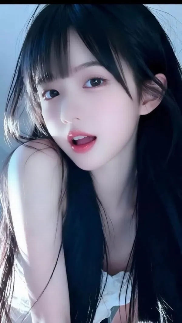 Trên con đường lát đá ven sông, cô nàng mặc váy midi xanh than đạp xe chậm qua hàng cây, tà váy rung nhẹ tạo cảm giác thanh thản