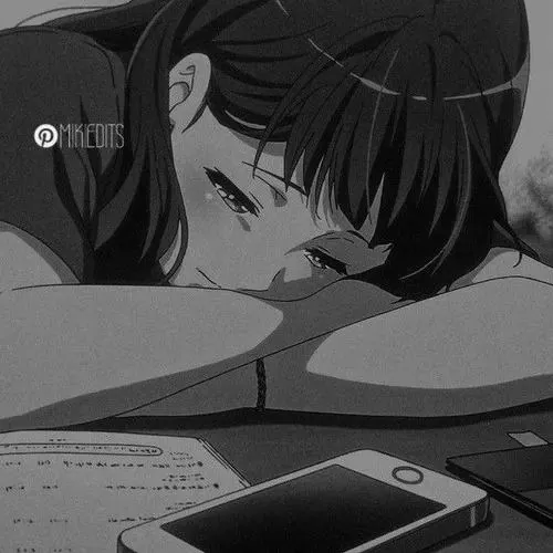 Nhân vật manga nằm úp mặt trên tay giữa trang giấy và điện thoại, tóc buộc thấp cùng nét vẽ đen trắng làm cơn buồn trở nên nặng nề