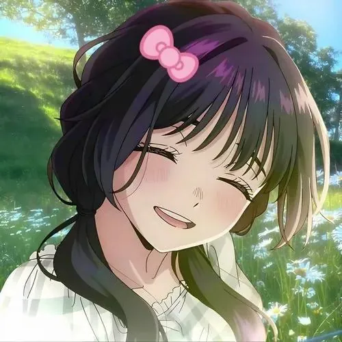 Cậu trai tóc xanh dương mặc áo bóng chày tựa lan can sân thượng, miệng ngậm kẹo mút và mắt nhìn xa làm ảnh có chút nghịch ngợm