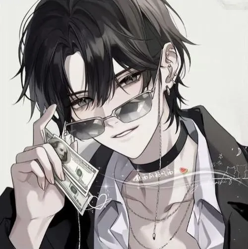 Hình đại diện cậu trai tóc bạc cười nhạt dưới lớp dây chuyền chồng tầng, áo tối hở cổ và mắt sáng làm cả ảnh sang mà vẫn lạnh, hợp đặc điểm nhận dạng