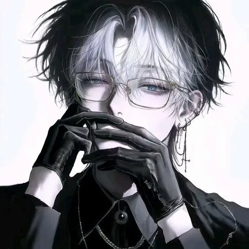 Cậu tóc bạc đeo kính ngồi thẳng trong áo tối, găng tay đen che nửa miệng và nền trắng sạch khiến ánh nhìn trở nên tỉnh, thiên về đường nét sắc sảo