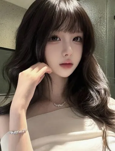 Tấm hình thiếu nữ đang tập yoga bên hồ nước tĩnh lặng lúc bình minh với những động tác dẻo dai khoe trọn đường cong cơ thể mềm mại cùng thần thái an nhiên thoát tục đầy sức sống và rất đẹp.