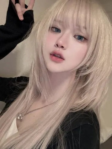 Mỹ nữ vạn người mê trên mạng xã hội khoe gu thời trang đẳng cấp với chiếc túi xách hàng hiệu và bộ suit thanh lịch toát lên thần thái của một nữ doanh nhân thành đạt vừa sang chảnh quyến rũ.