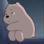 Gấu trắng buồn bã ngồi khóc một mình Gấu trắng buồn bã ngồi khóc một mình